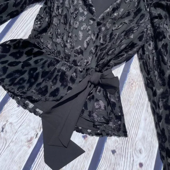 EXPRESS Metallic Leopard Wrap Front Bow Top Small - Picture 5 of 10